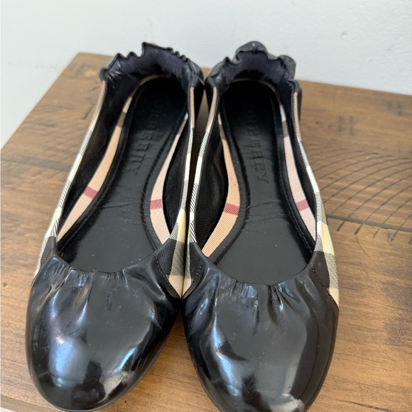 Burberry Plaid Shoulder Bag - Black and Tan and matching flats - Picture 7 of 9